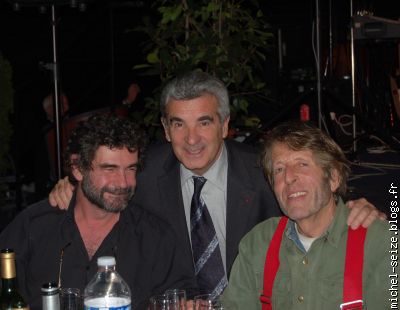 Gérard Trémège maire de Tarbes avec deux amis